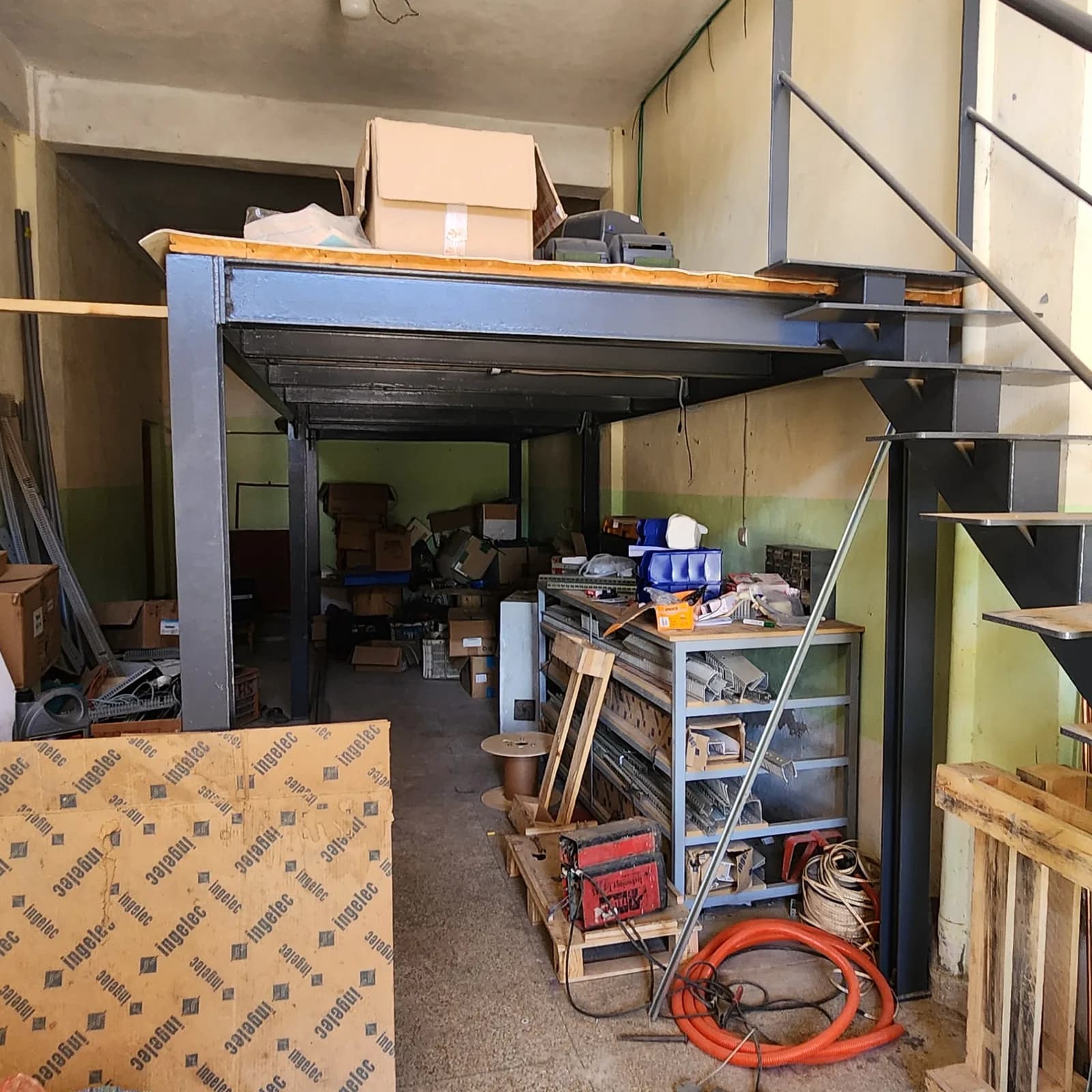 Mezzanine 