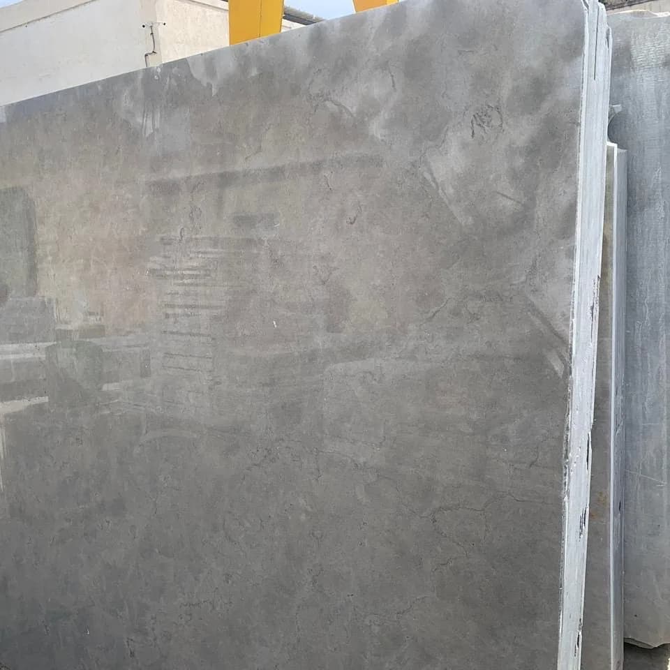 Pierre de taza gris polé