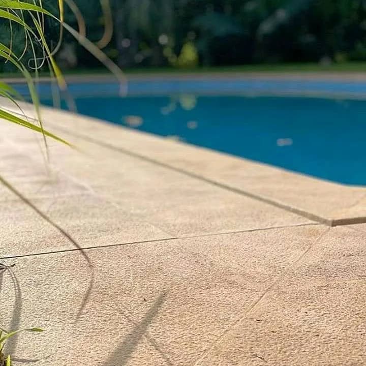 Pierre Taza Beige Bouchardé