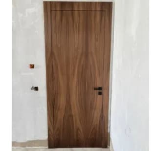 Porte en noyer naturel 