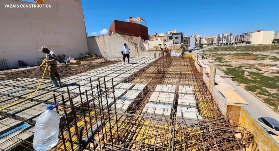 Immeuble résidentiel R+3 avec planchers réticulés et radier général