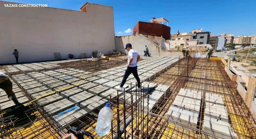Immeuble résidentiel R+3 avec planchers réticulés et radier général