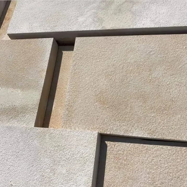 Pierre Taza Beige Bouchardé