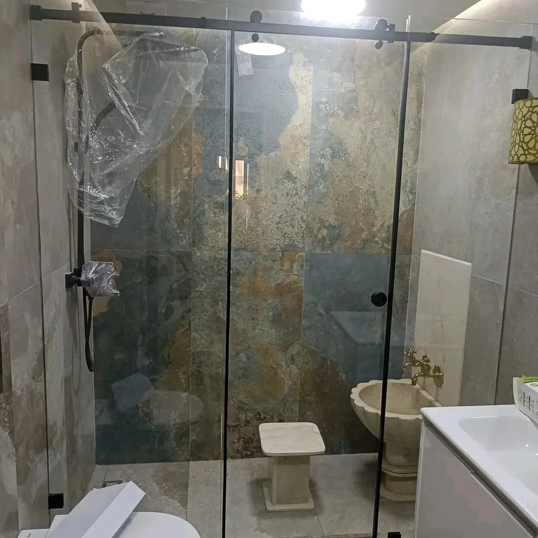 حمامات بزجاج عصرية