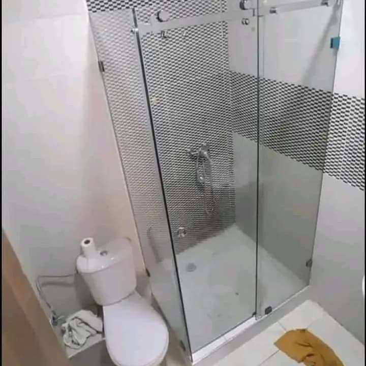 حمامات بزجاج عصرية