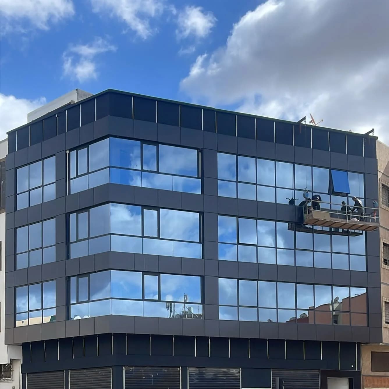 Immeuble vitré à usage professionnel – F