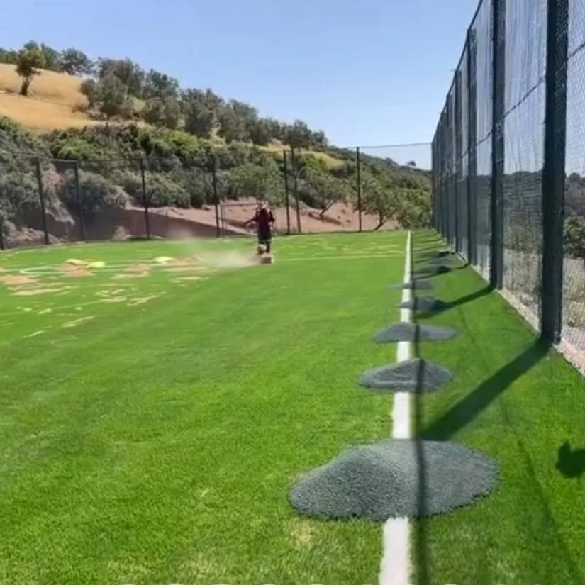 Amenagement de terrain de minifoot