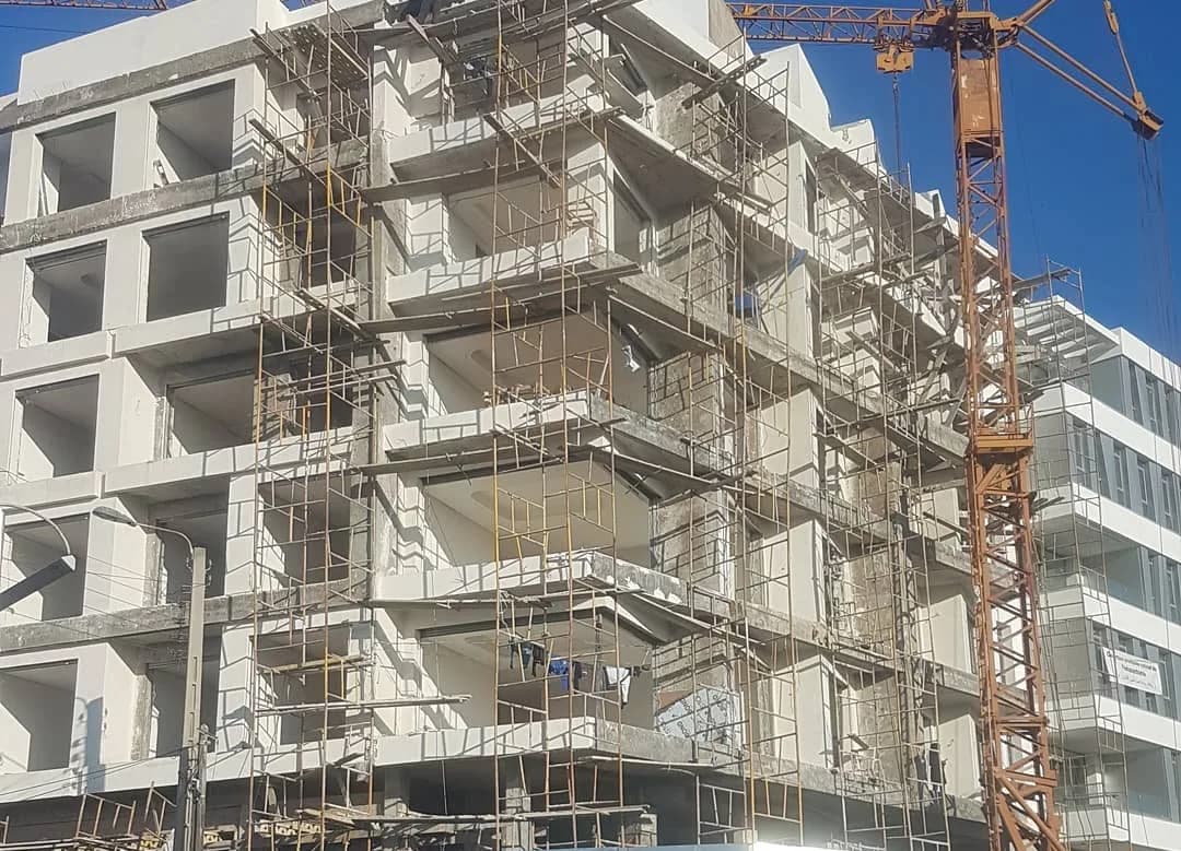 Immeuble résidentiel et plateaux bureaux