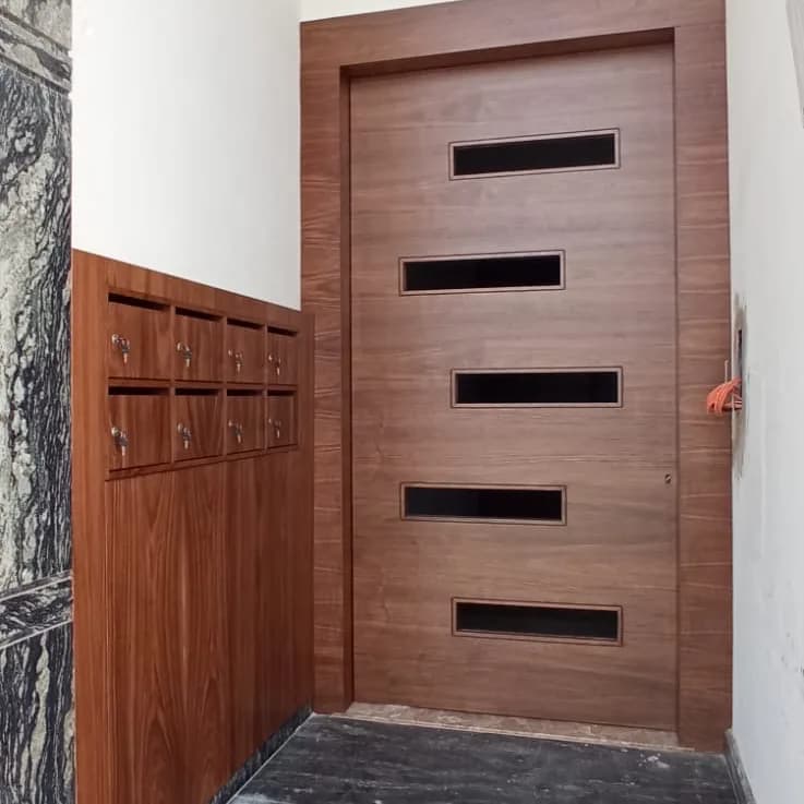 أبواب خشبية 