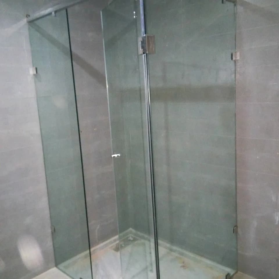 Installation de douche en verre trempé