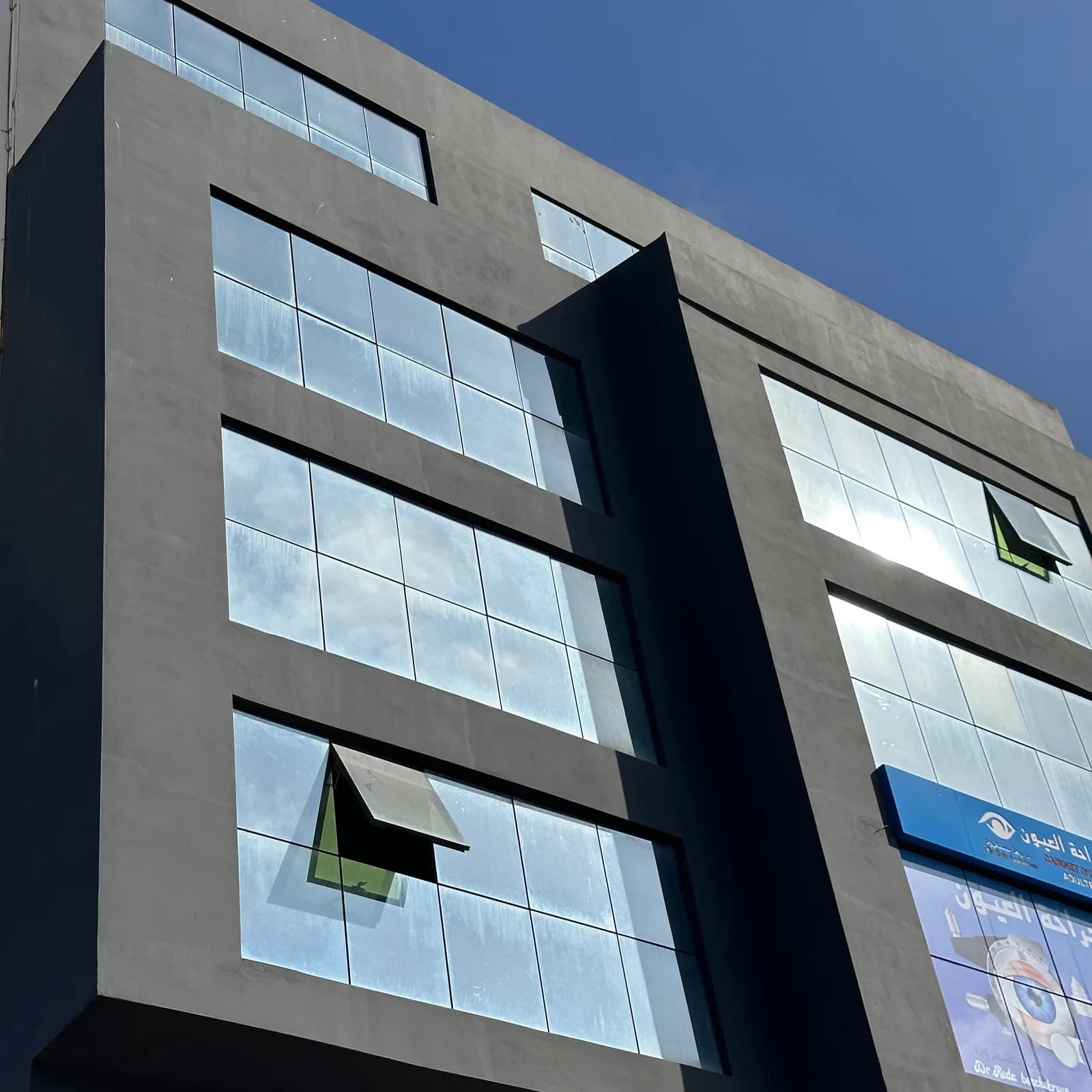 centre commerciale et plateau bureaux 