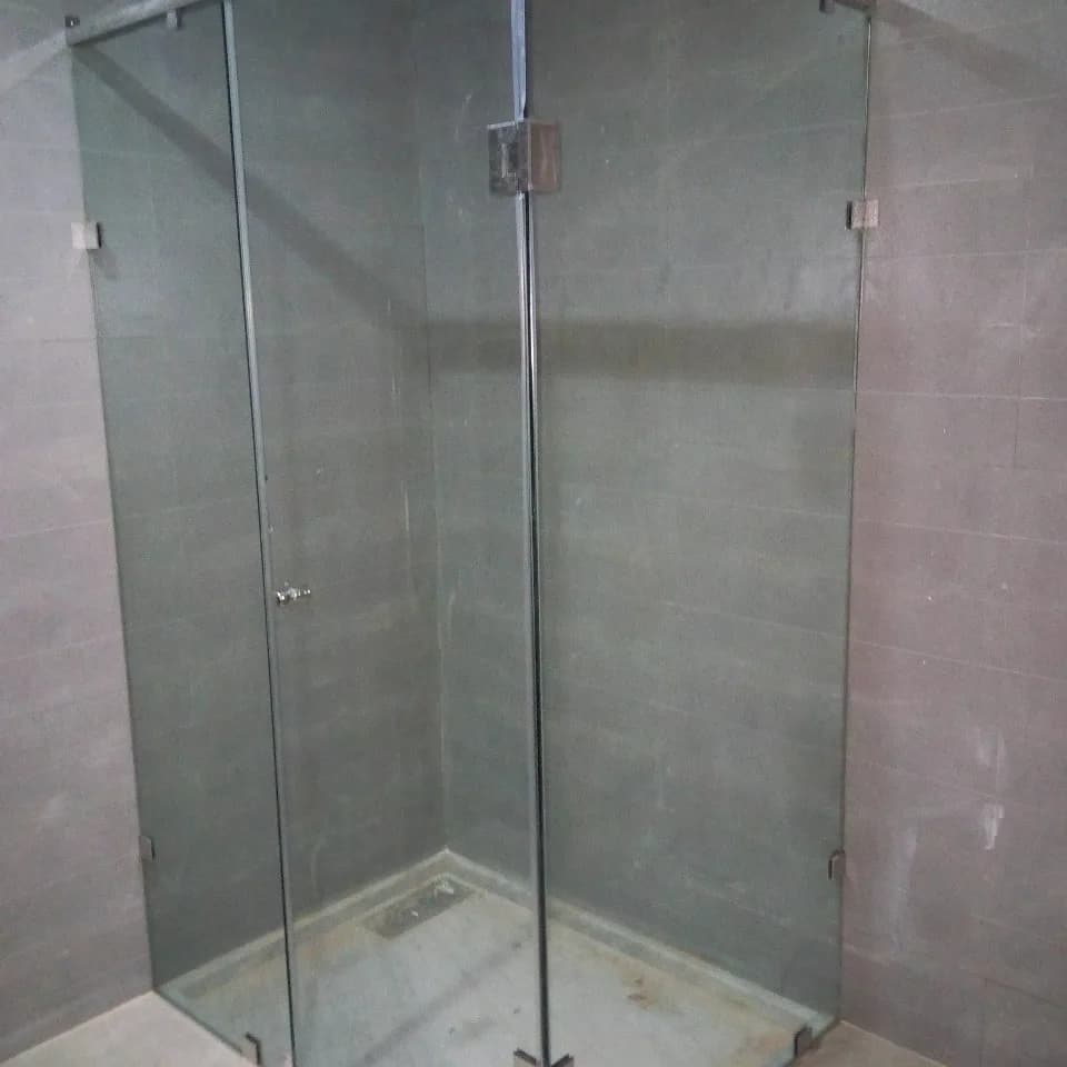 Installation de douche en verre trempé