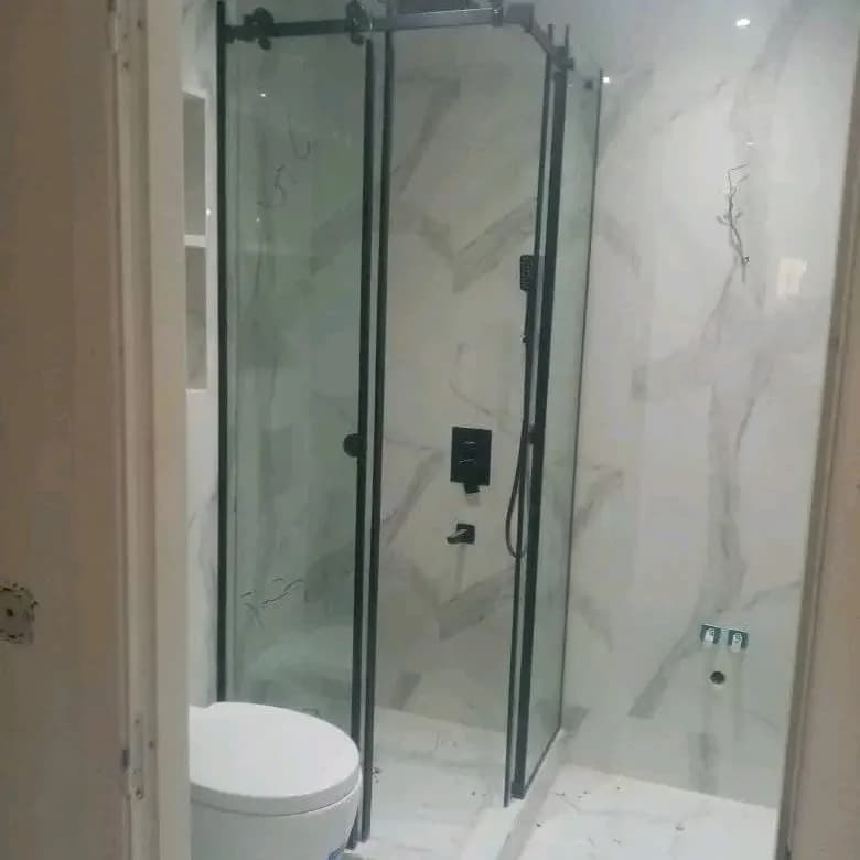 حمامات بزجاج عصرية