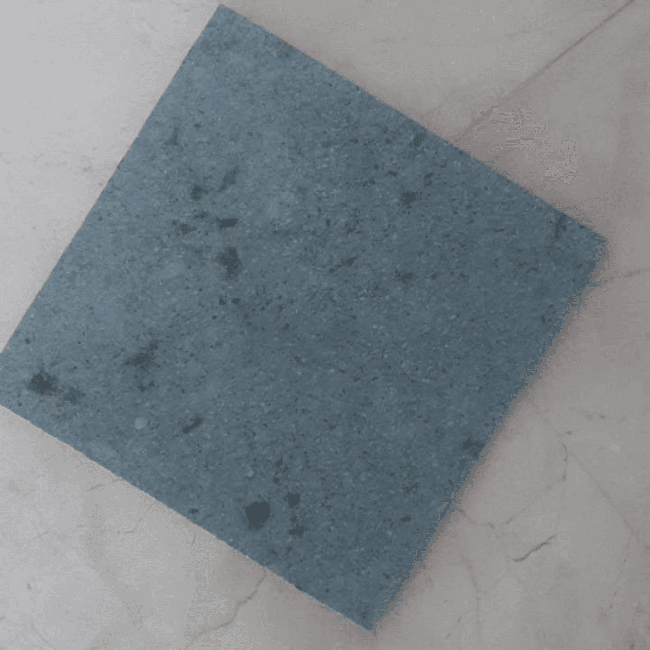 Pierre de Bali  bleu 
