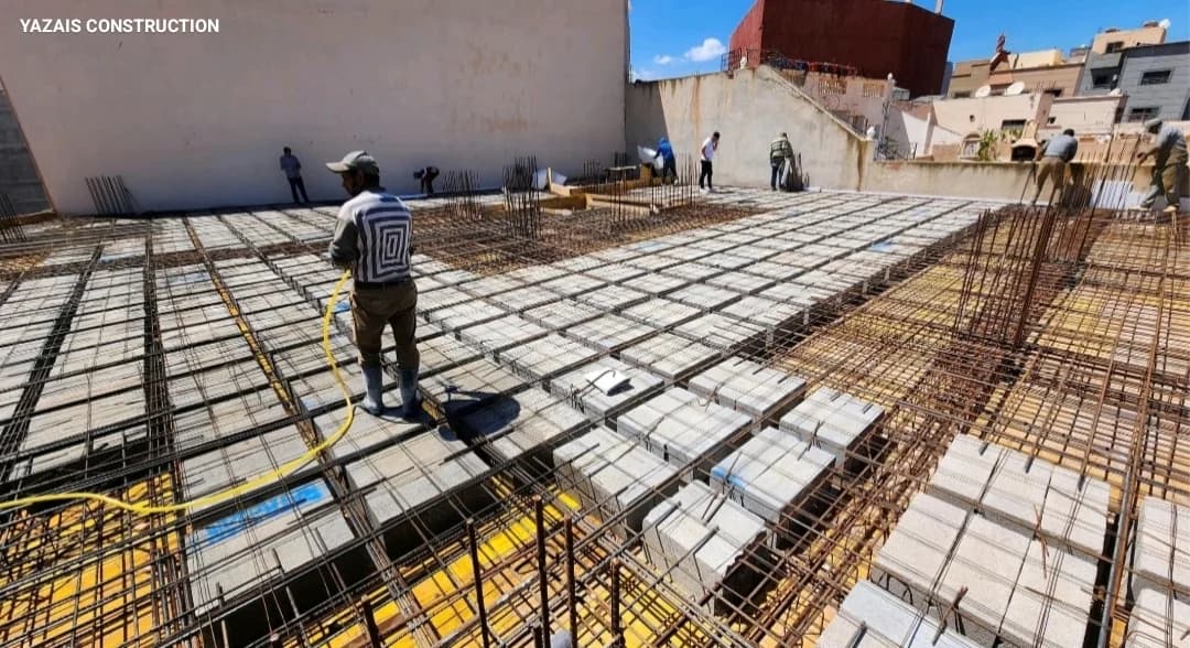 Immeuble résidentiel R+3 avec planchers réticulés et radier général