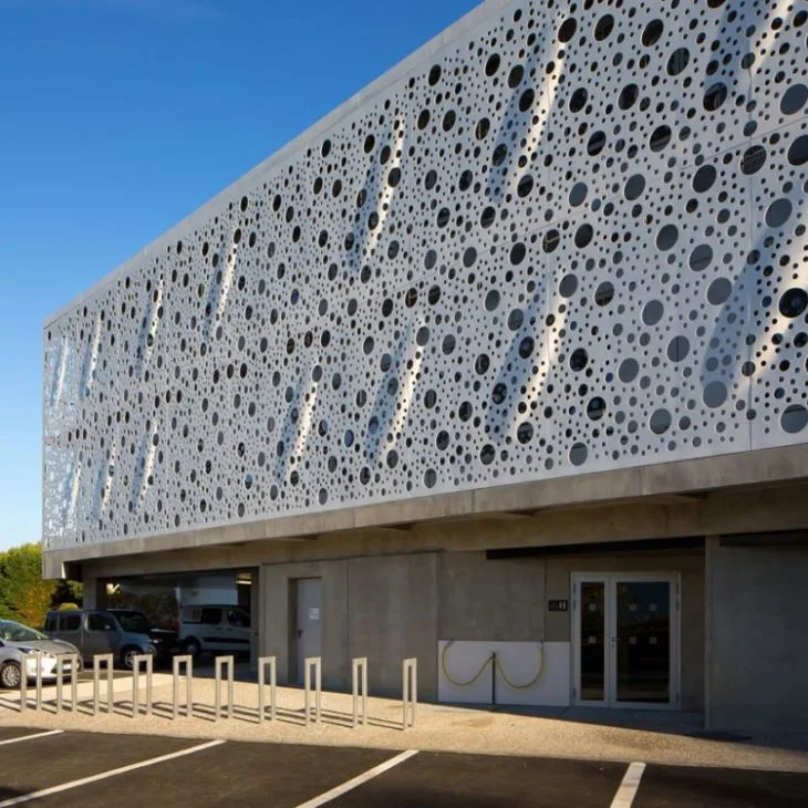 Immeuble vitré à usage professionnel – F
