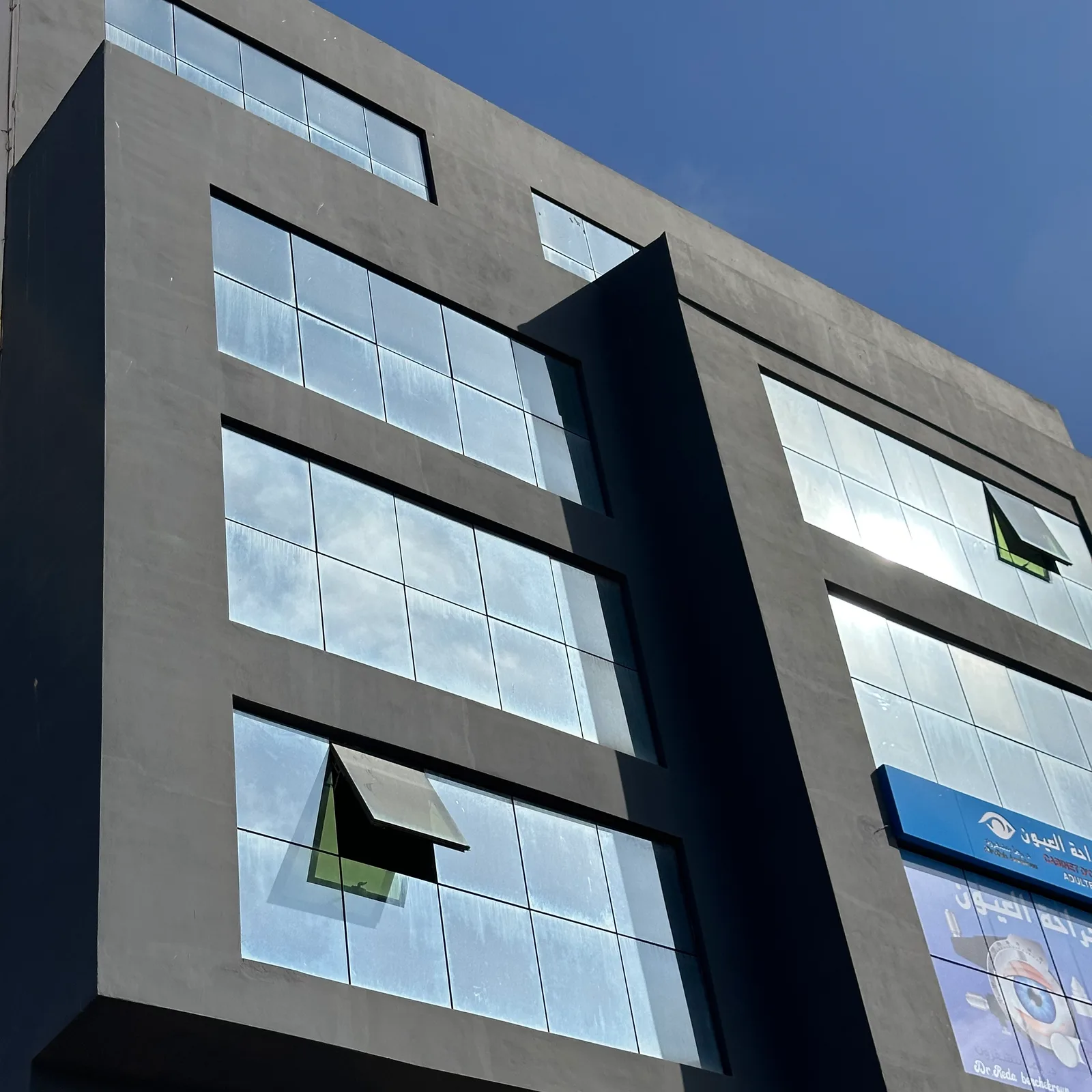 centre commerciale et plateau bureaux 