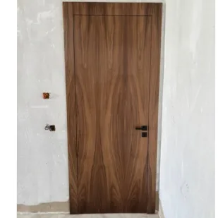 Porte en noyer naturel 