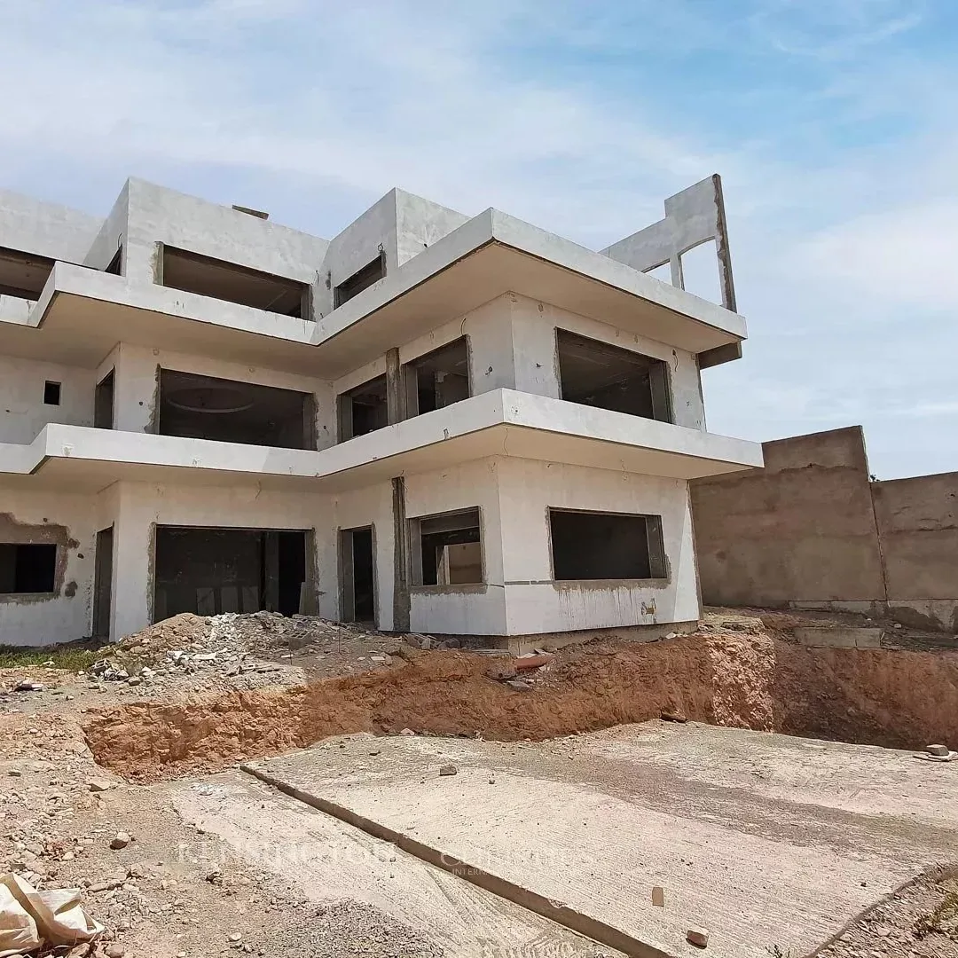 VILLA    SONABA   ILIGH  ....