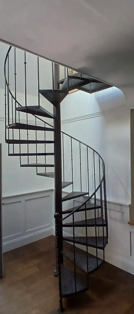 Escalier colimaçon en fer forgé-villa Marrakech