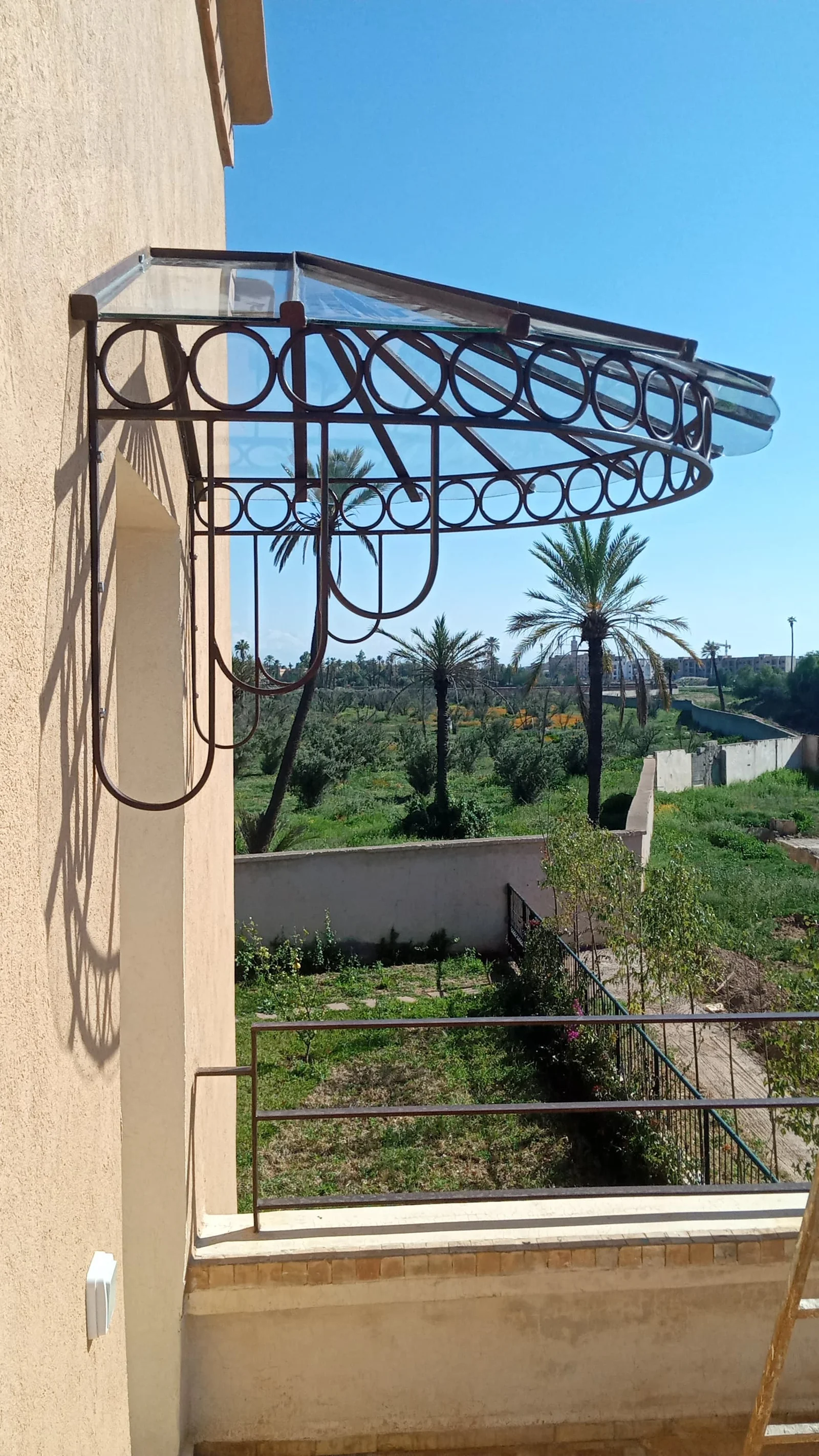 Escalier colimaçon en fer forgé-villa Marrakech